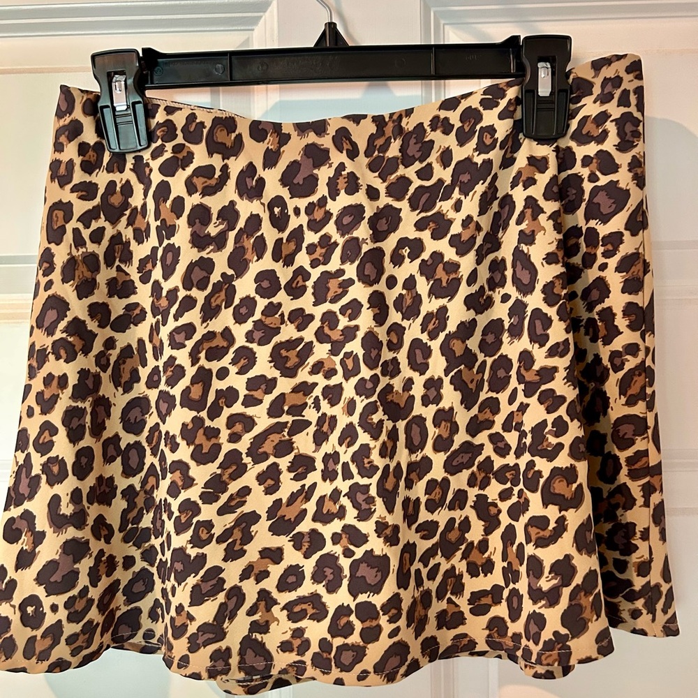 Abercrombie & Fitch Leopard Print SKORT - Brown/Cream